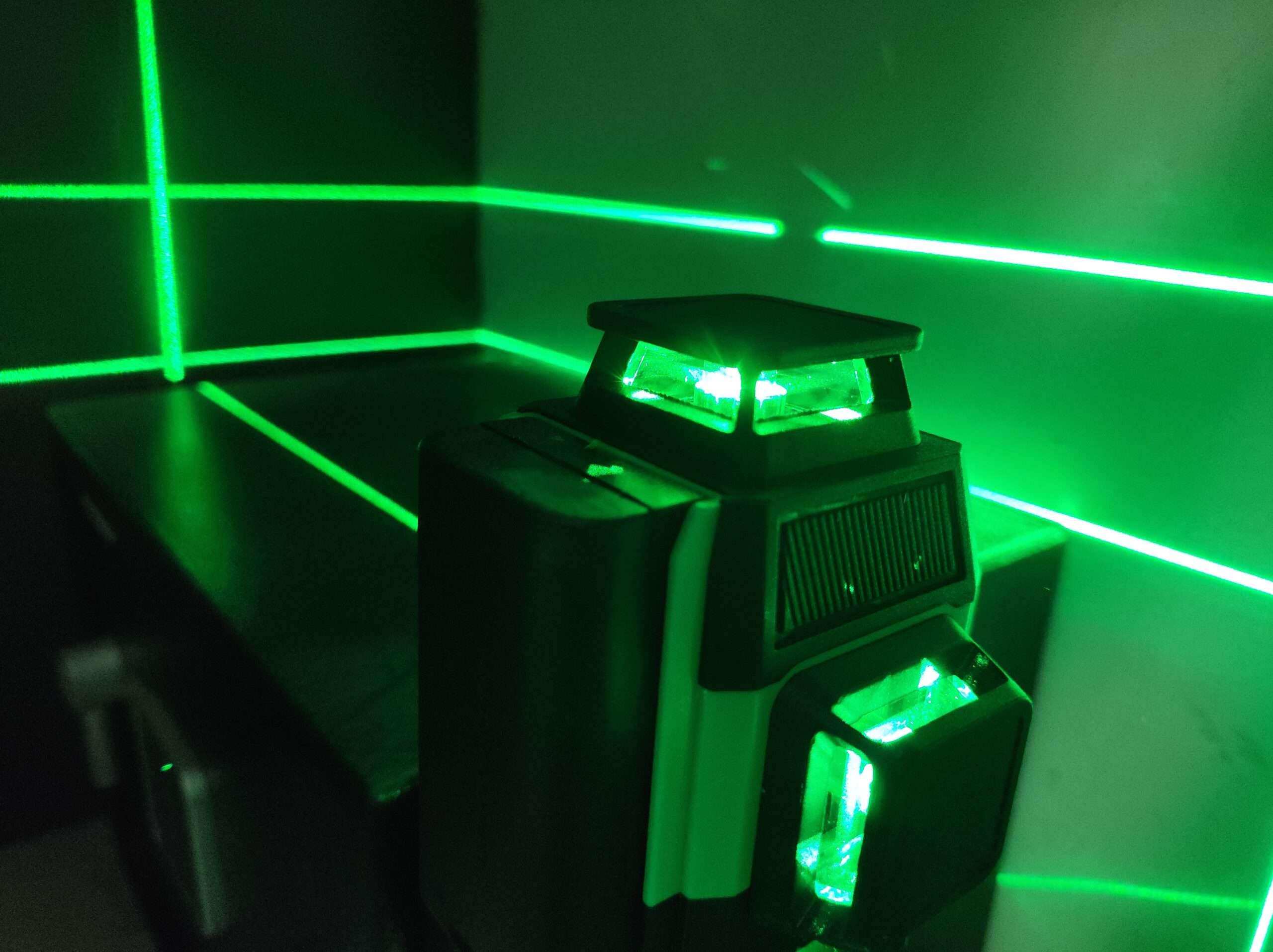 Nivel Láser 4D 16 líneas Shawty autonivelante (2 baterias, Control Remoto) - Image 8