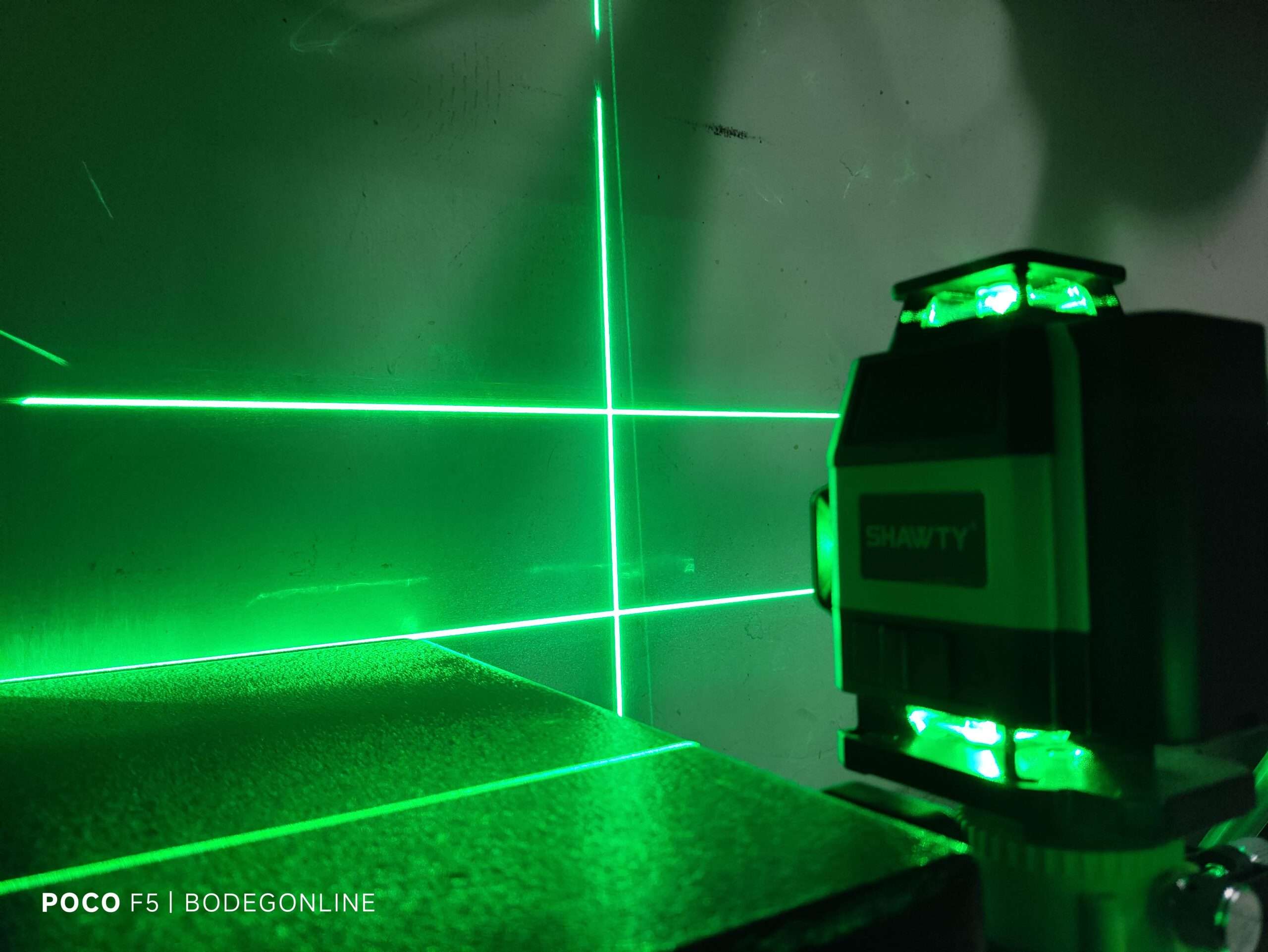 Nivel Láser 4D 16 líneas Shawty autonivelante (2 baterias, Control Remoto) - Image 10