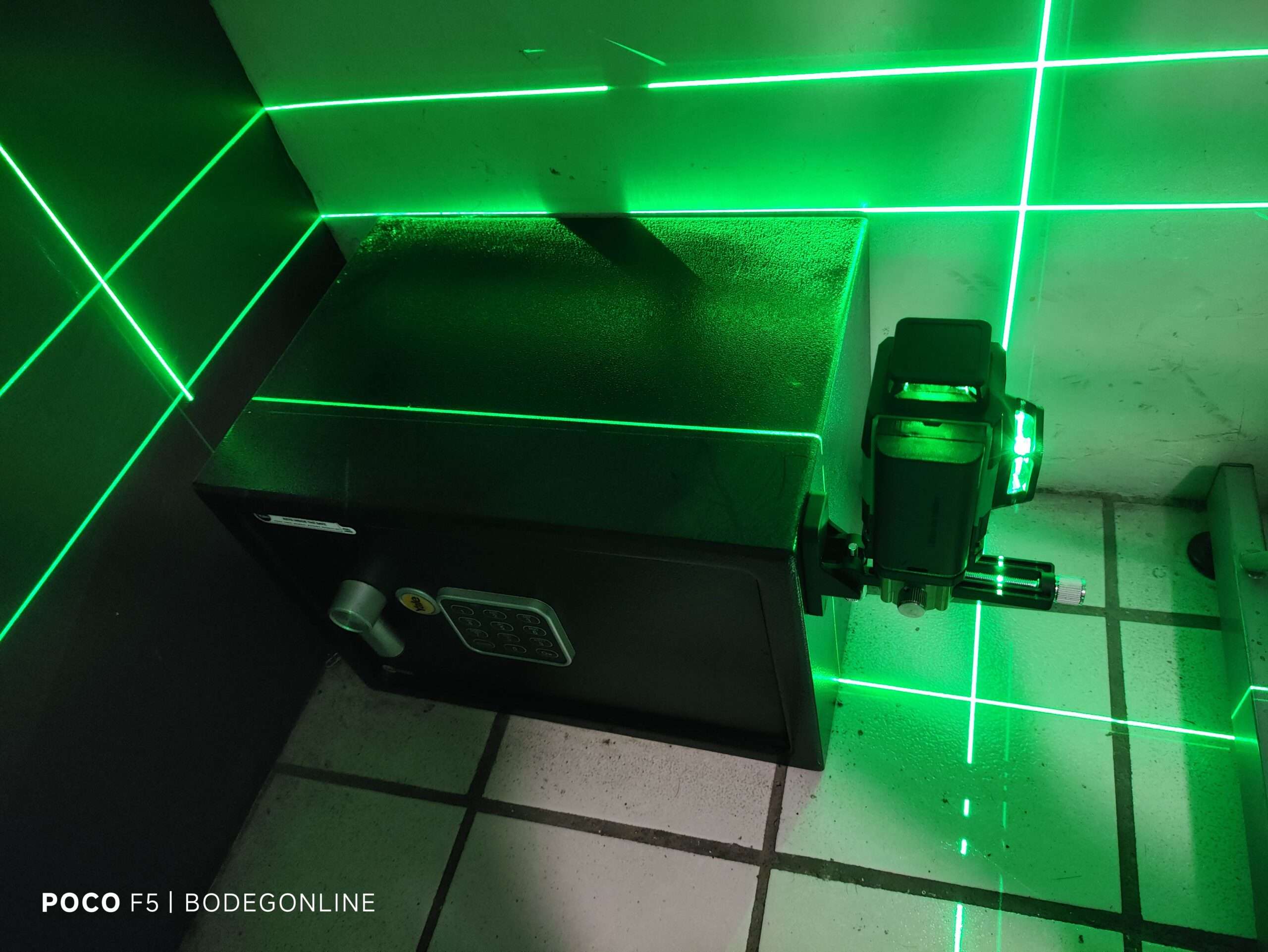 Nivel Láser 4D 16 líneas Shawty autonivelante (2 baterias, Control Remoto) - Image 9